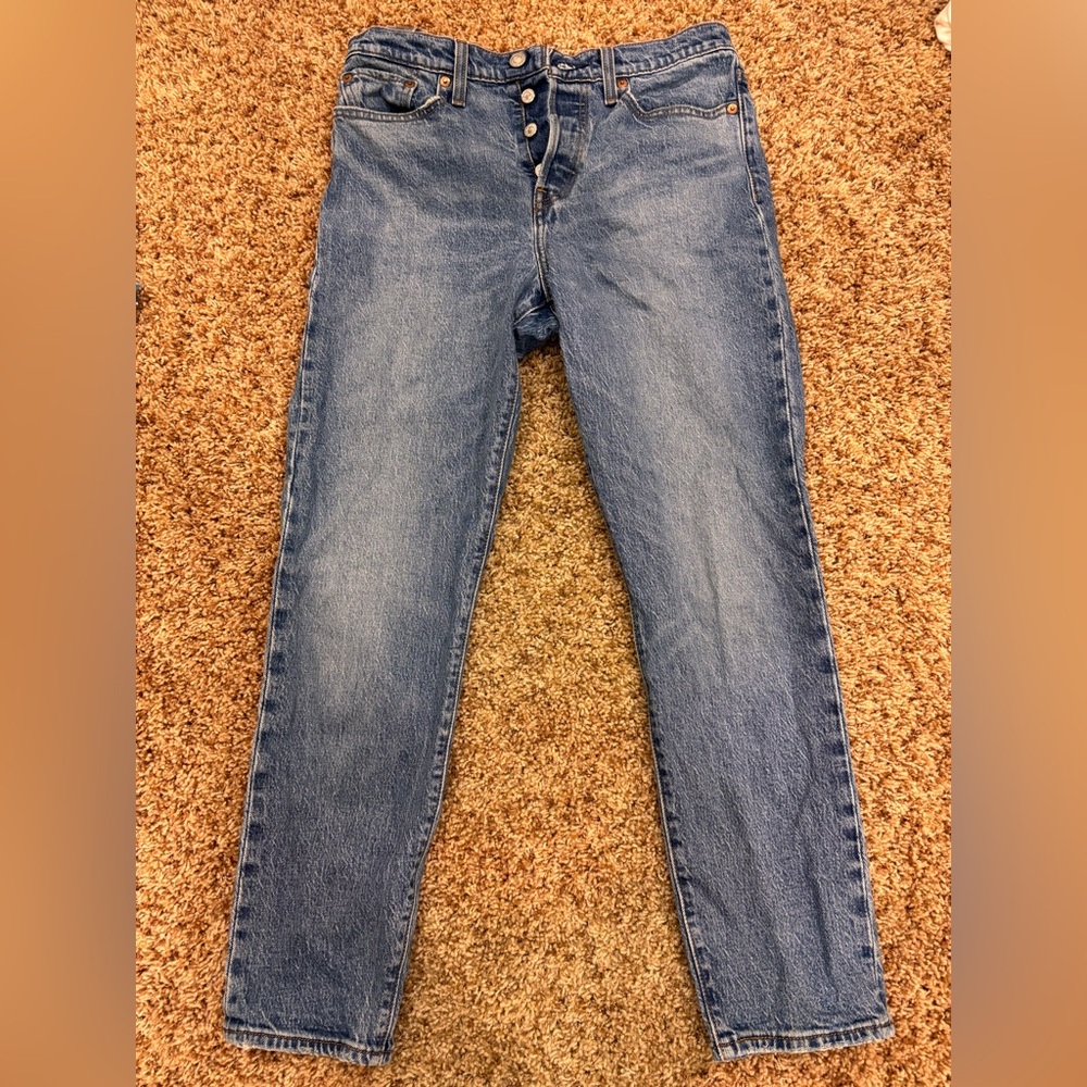 LOT OF LEVIS JEANS. 3 pairs of jeans. Size 28,29,30